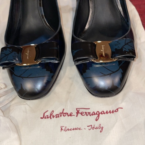 Salvatore Ferragamo Sling Back Heel SZ 11C perfect if you wear 10B - Picture 4 of 8